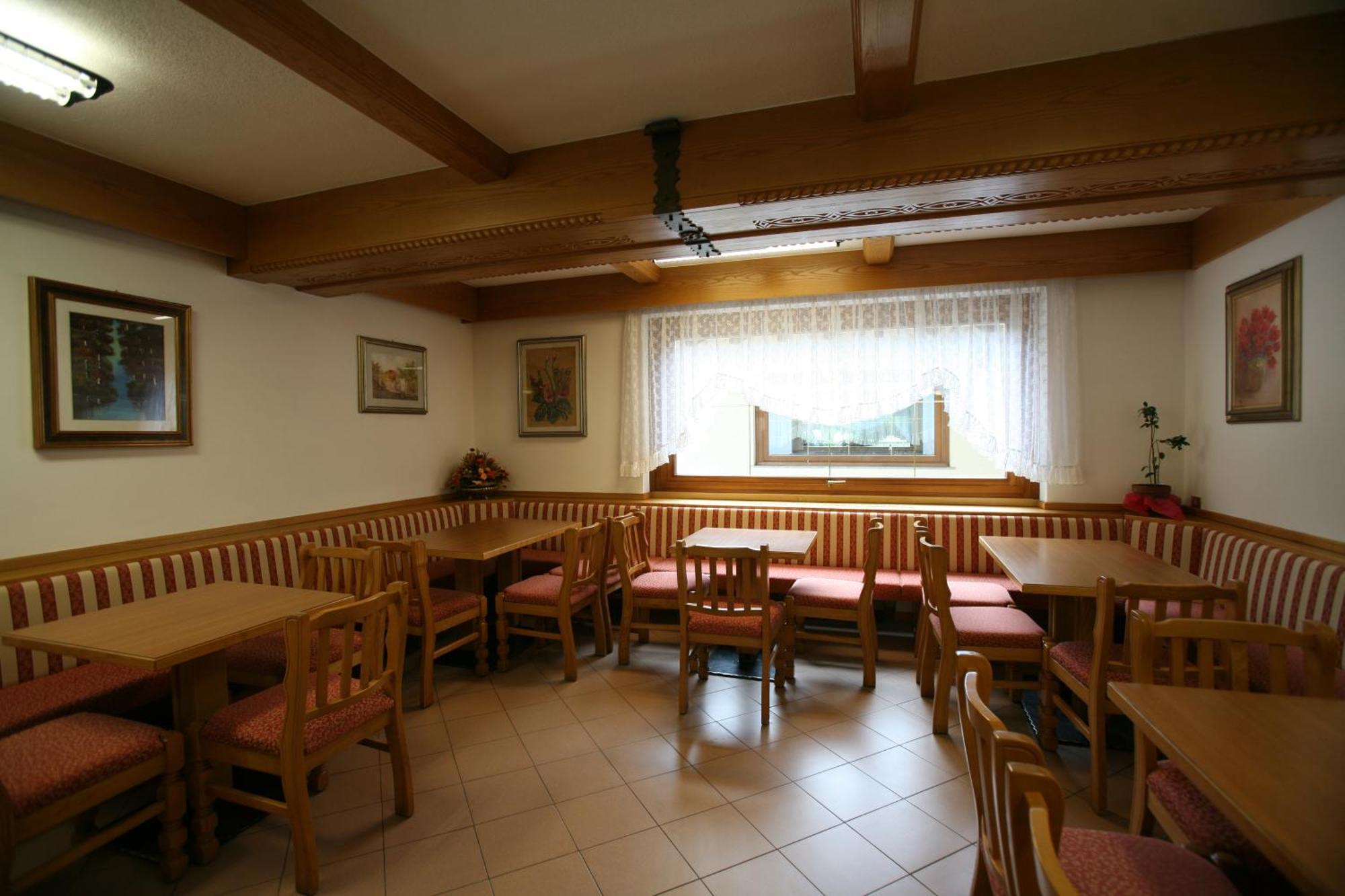 Hotel Sella Ronda Serenella 캄피텔로디파사 외부 사진