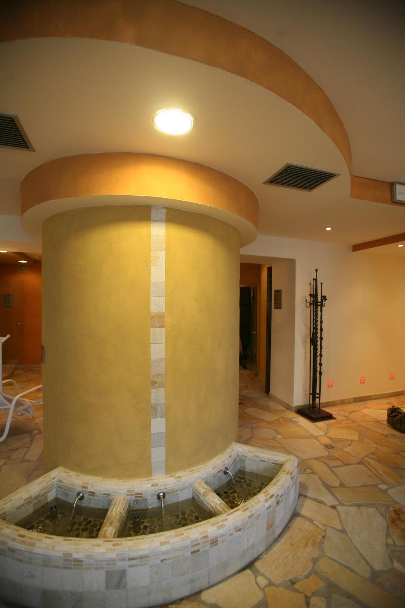 Hotel Sella Ronda Serenella 캄피텔로디파사 외부 사진