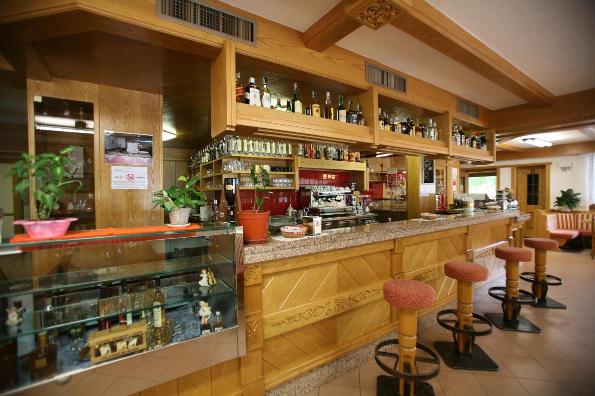 Hotel Sella Ronda Serenella 캄피텔로디파사 외부 사진