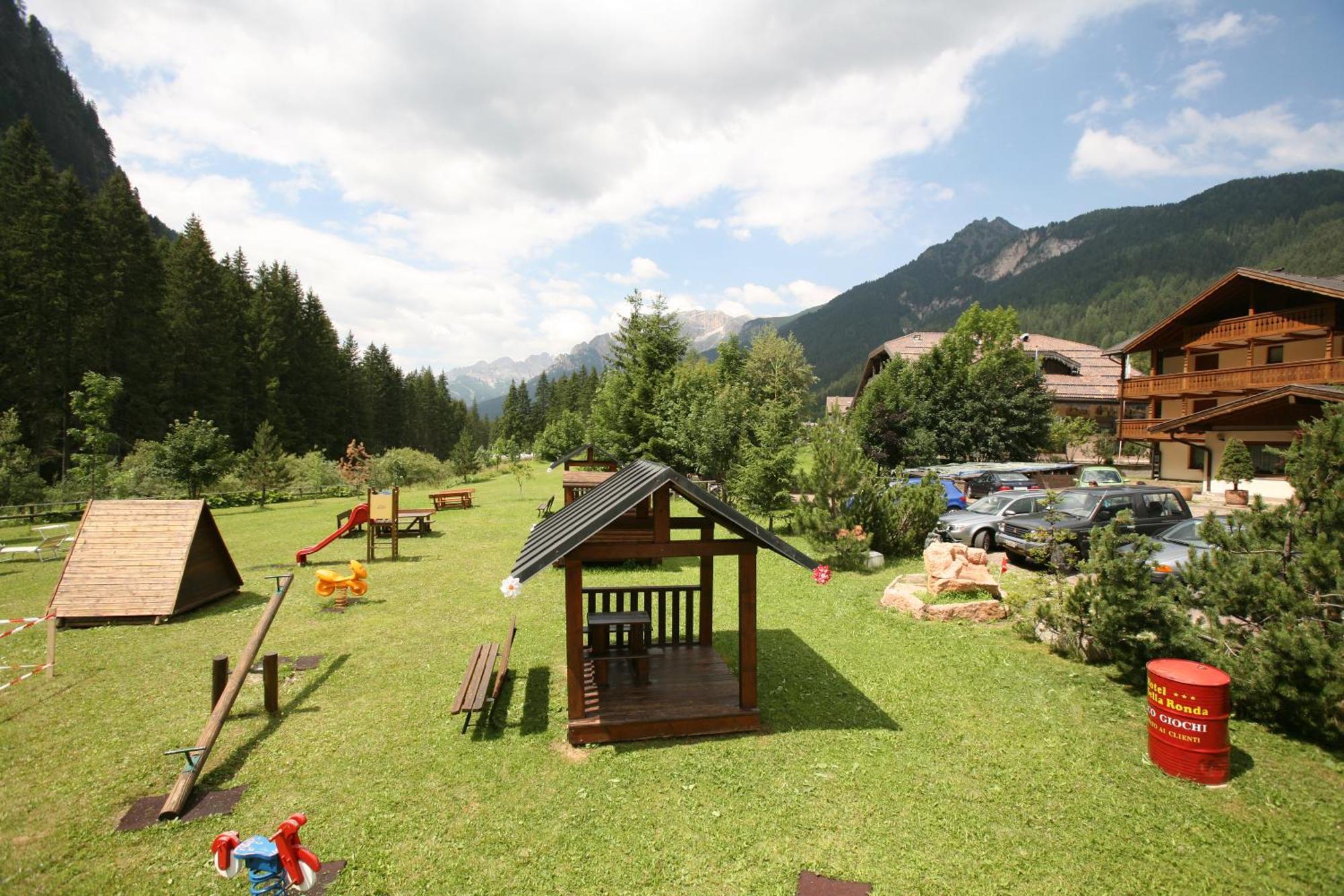 Hotel Sella Ronda Serenella 캄피텔로디파사 외부 사진