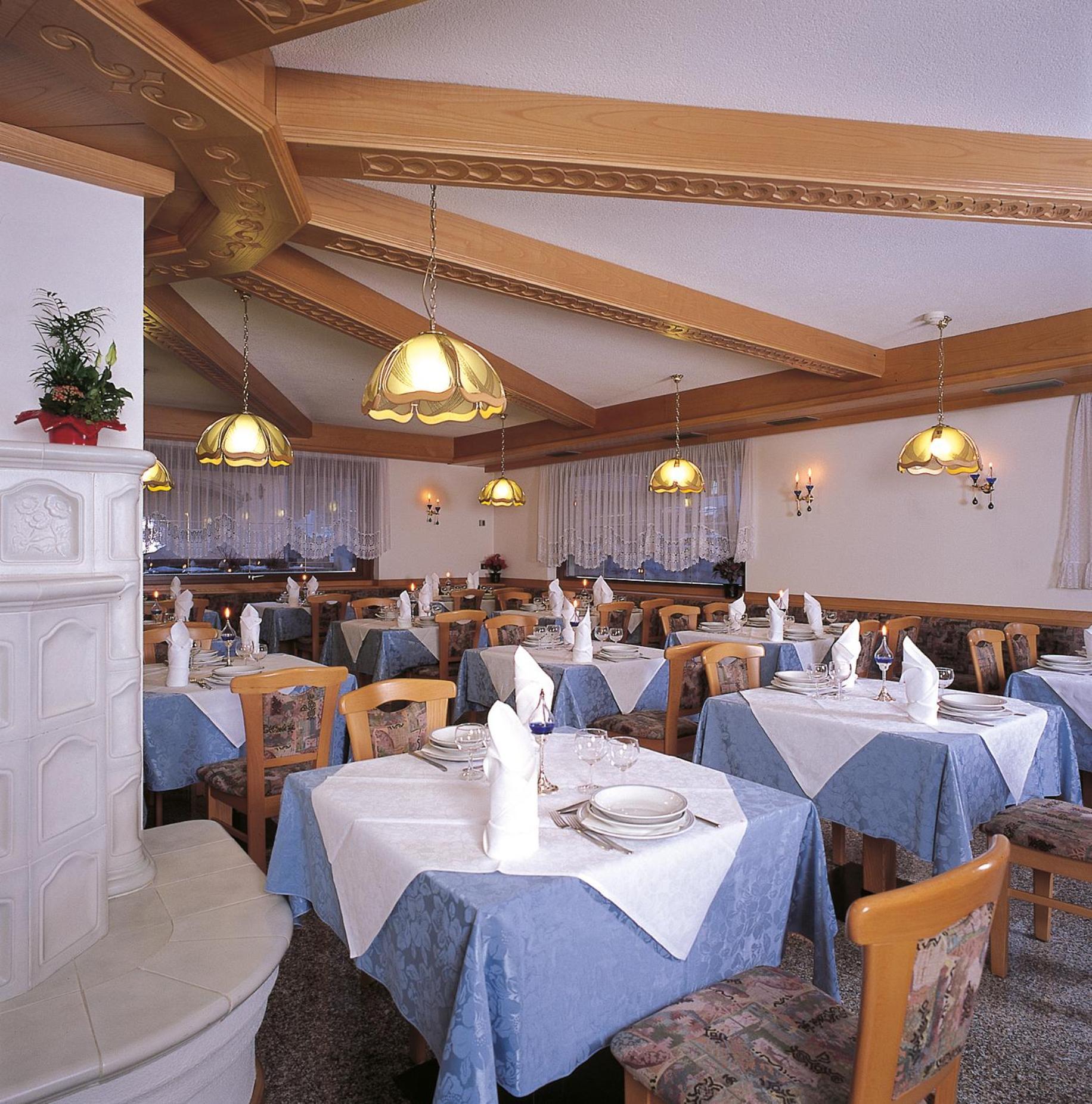 Hotel Sella Ronda Serenella 캄피텔로디파사 외부 사진