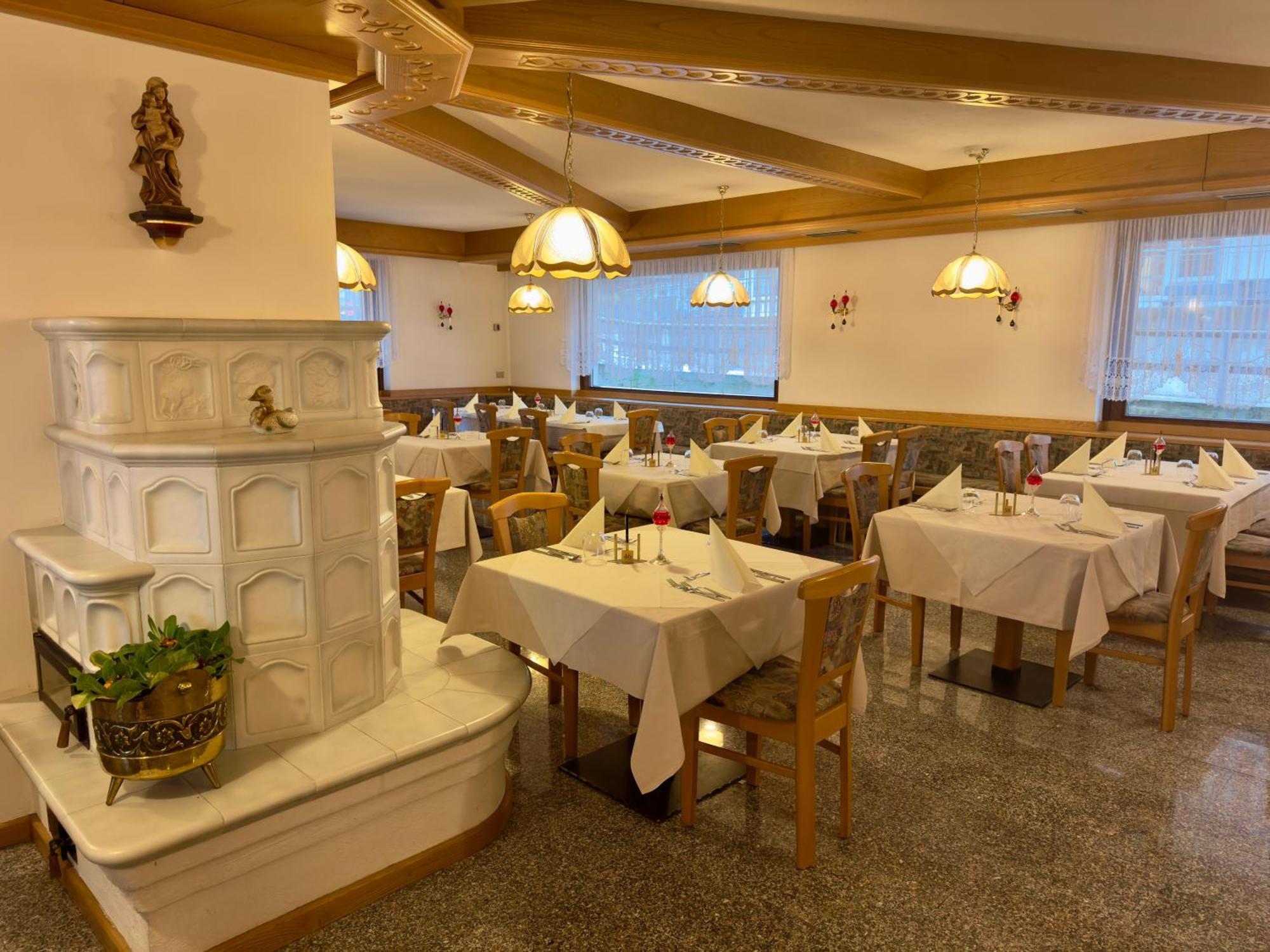 Hotel Sella Ronda Serenella 캄피텔로디파사 외부 사진