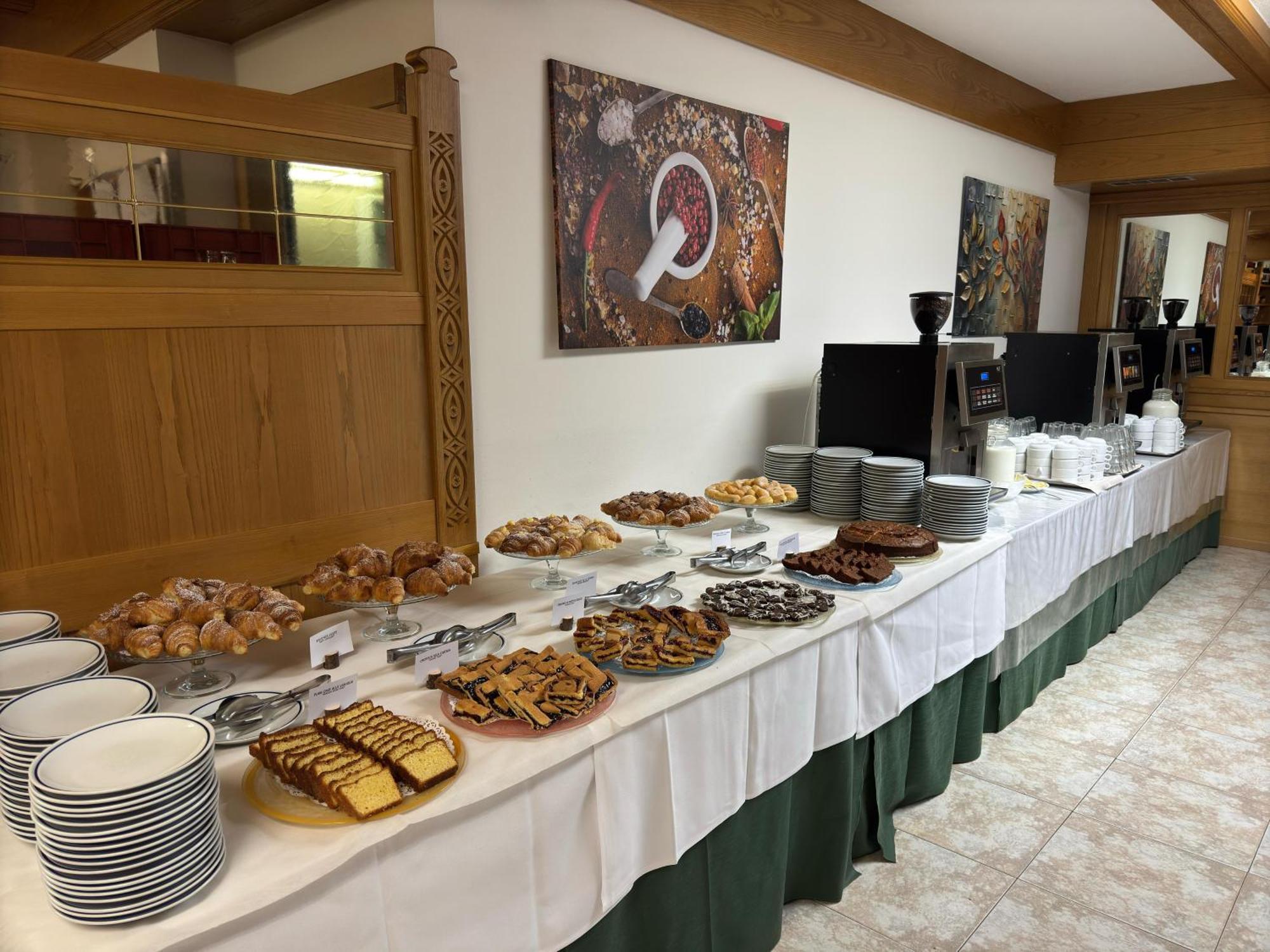 Hotel Sella Ronda Serenella 캄피텔로디파사 외부 사진