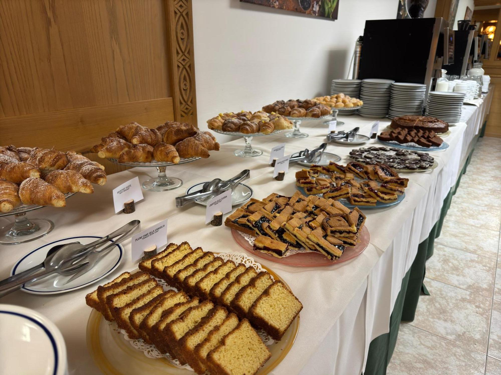 Hotel Sella Ronda Serenella 캄피텔로디파사 외부 사진